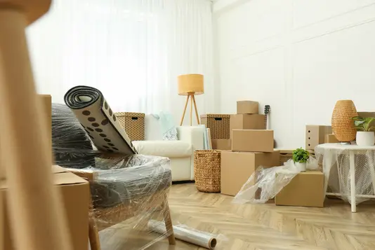 umzug-auszug-einziehen-karton-haus-12 Wohnung voller Kartons